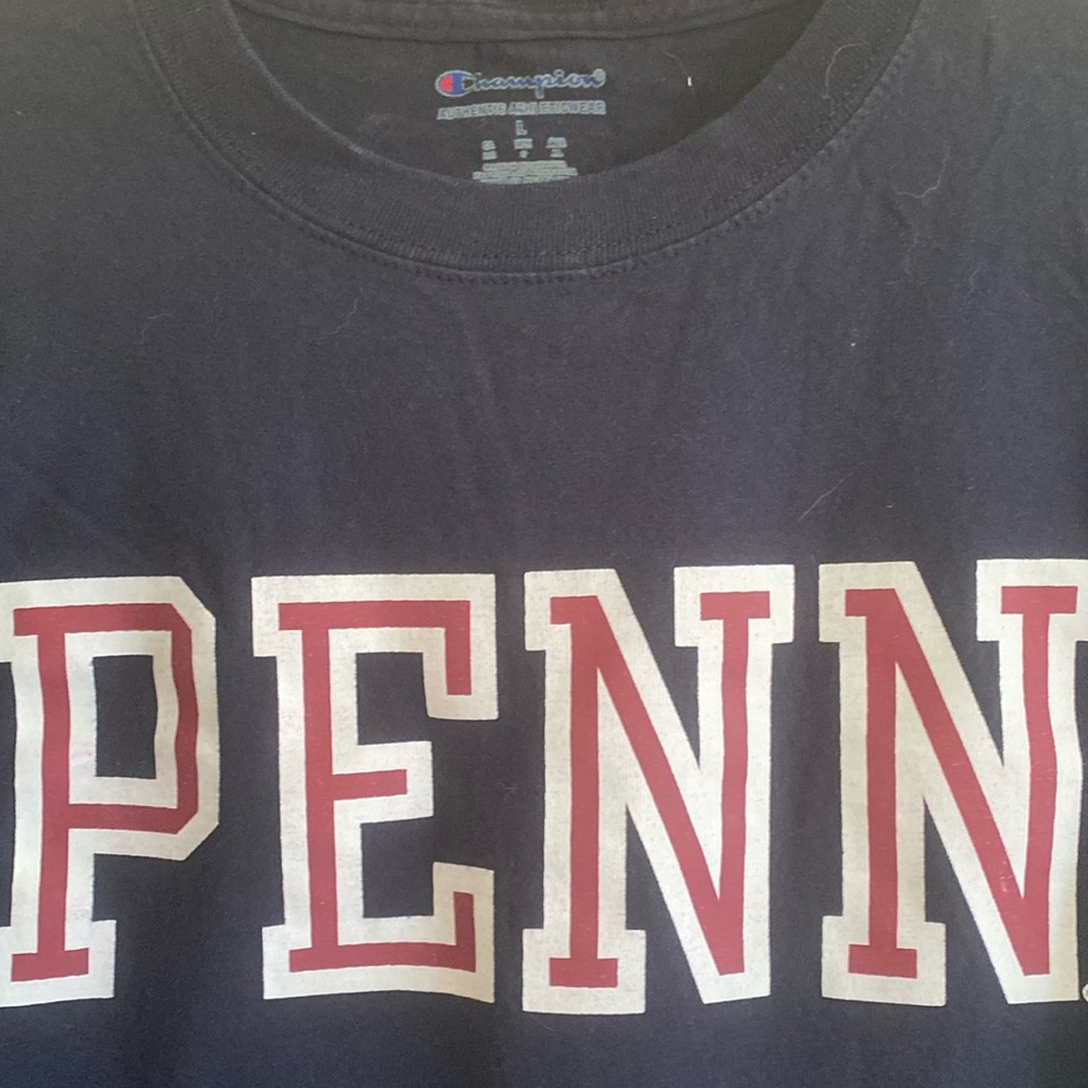 Champions Men’s size L University of Penn navy blue tee shit